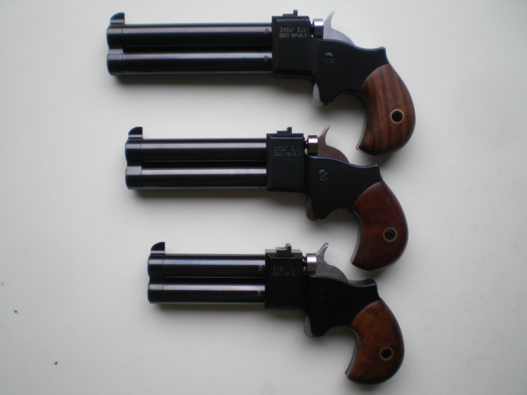 Derringer 9 mm ve 3,5, 3 a 2,5 palcích - srovnávací foto Derringer 9 mm ve 3,5, 3 a 2,5 palcích - srovnávací foto
